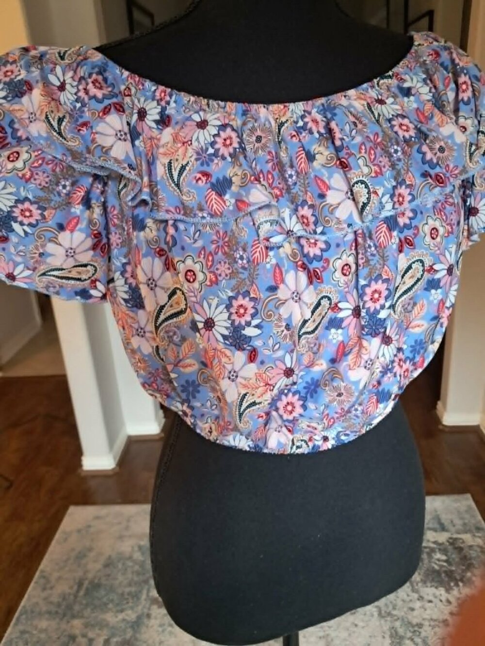 Colorful Floral Ruffle Top M/L - Picture 2 of 9